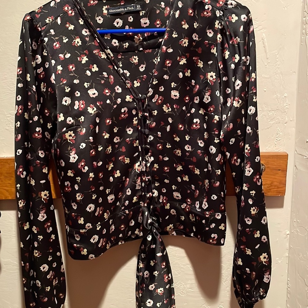 Abercrombie Silky shiny cropped long sleeve blouse